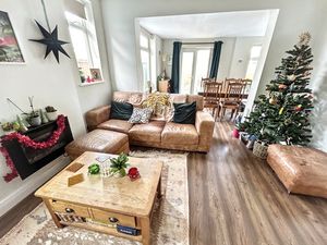 Lounge- click for photo gallery